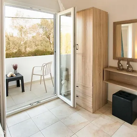 Afrathias Beachhouse - Cretan Hideaway